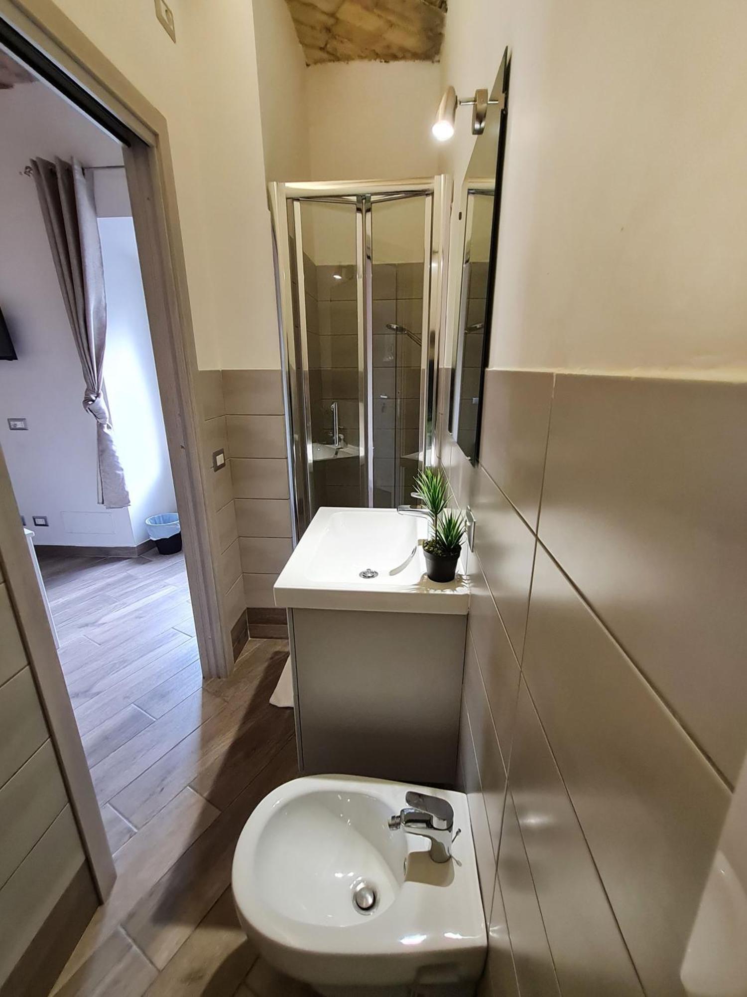 Giulya Guesthouse โรม ภายนอก รูปภาพ